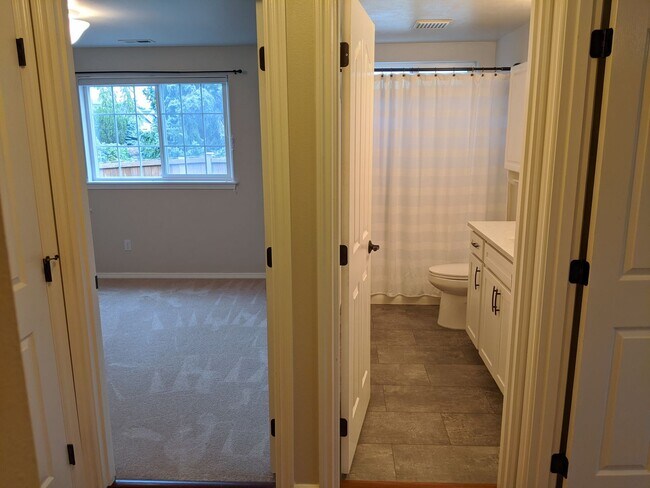 Building Photo - 4703 Cypress Dr