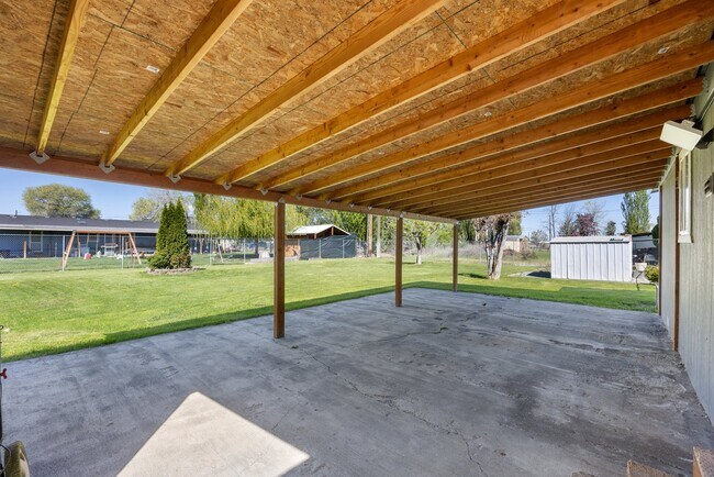 Building Photo - 614 S Andes Rd