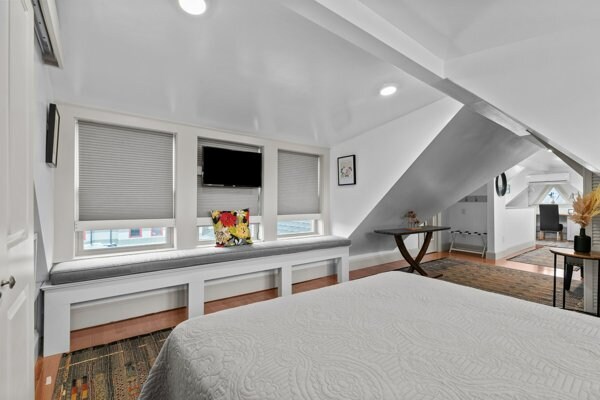 Building Photo - 358 Broadway