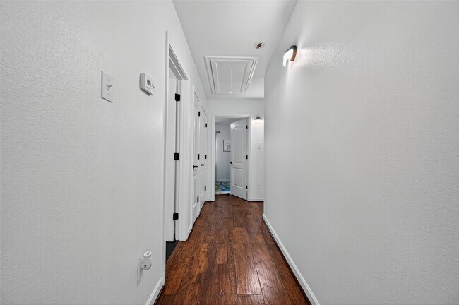 Building Photo - 2212 Rosewood St