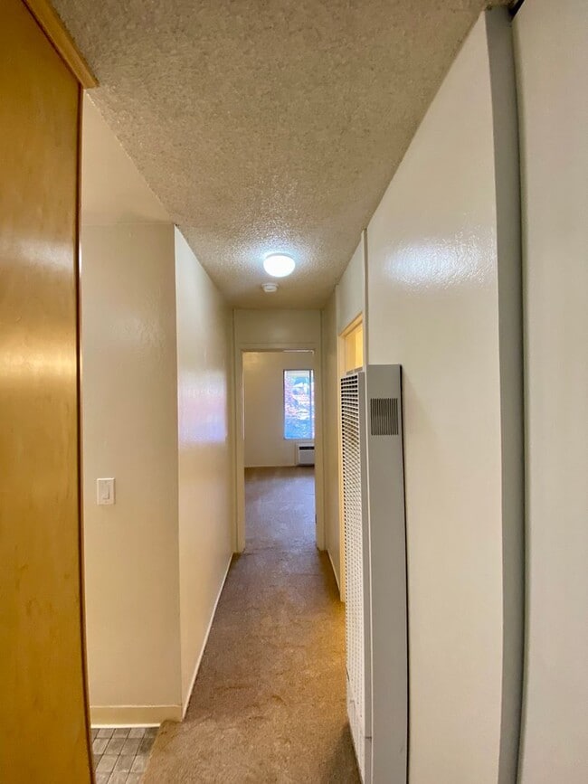 Building Photo - Nice Upper Unit in the Desired Station West!