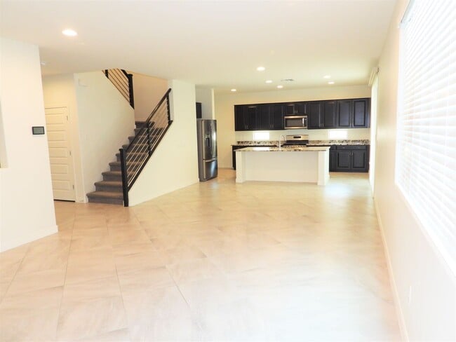 Building Photo - 4 Bedroom 2.5 Bathroom