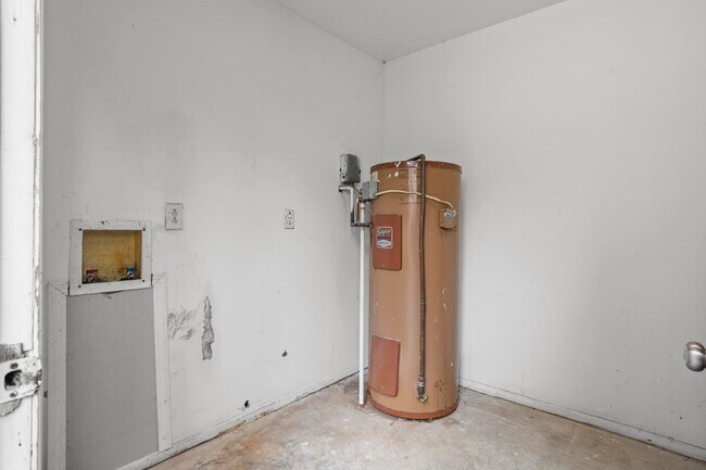 Building Photo - PENDING LEASE-CALL OUR OFFICE FOR AVAILABILITY