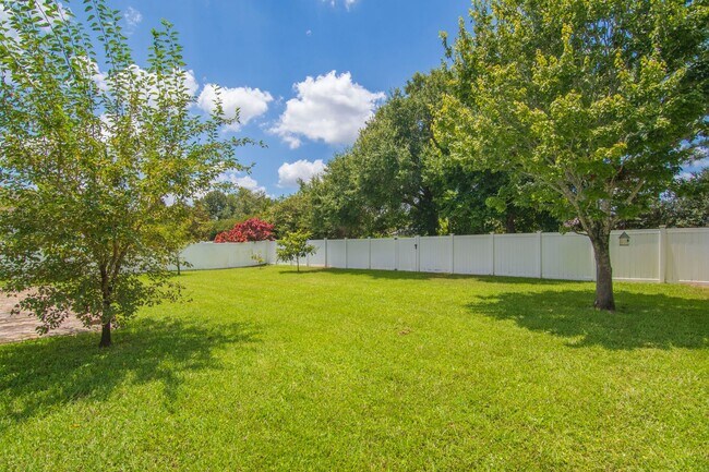 Building Photo - 5947 Ridge Lake Cir