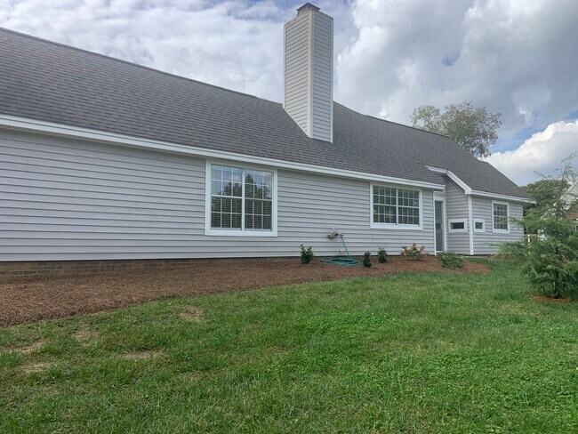 Building Photo - Updated 3 Bedroom in Adams Farm