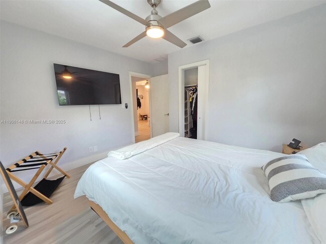 Building Photo - 250 NE 42nd St