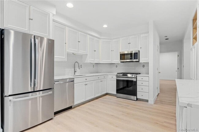 Building Photo - 126 Doral Greens Dr W