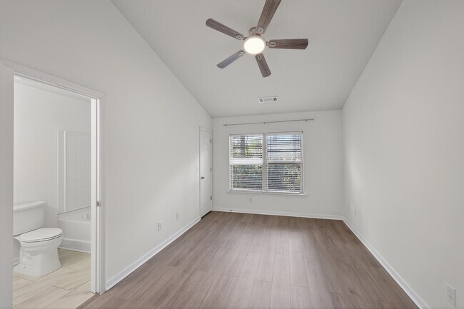 Building Photo - 1805 Liberty Pkwy NW