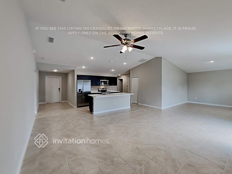 Building Photo - 317 SE Whitmore Dr