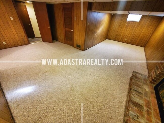 Building Photo - Very Nice Home in South KCMO-Available NOW!!