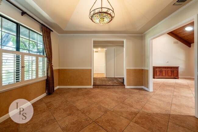 Building Photo - Woodward Park Home, 3BR/2BA, Pool, Spa, Gr...