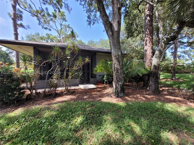 Building Photo - 7523 Greenlake Dr
