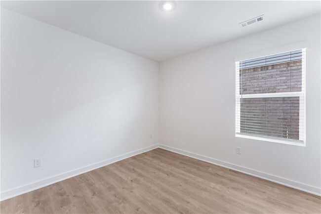 Building Photo - 103 S Maroon Ave