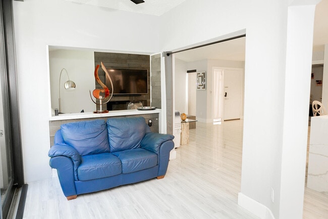 Building Photo - 5700 Coach House Cir