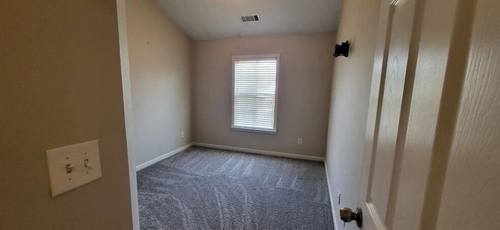 Building Photo - 45 Newnan Lakes Dr