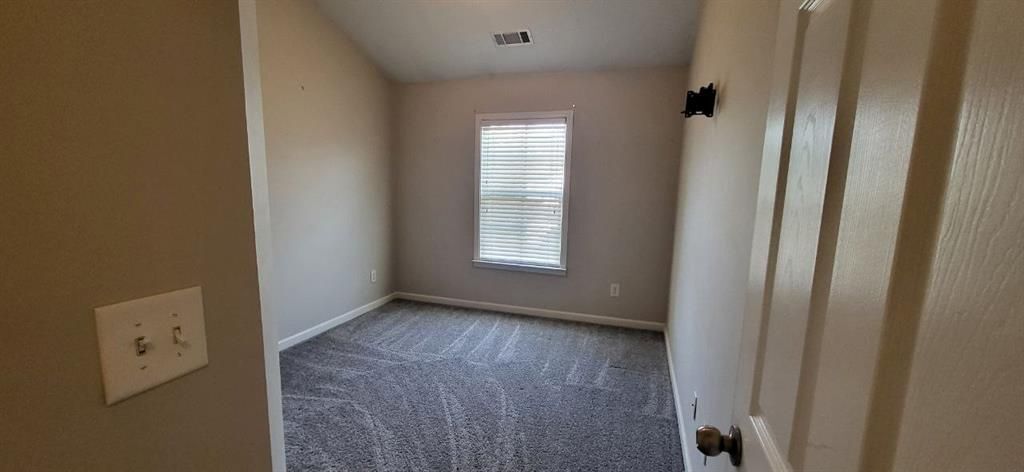Building Photo - 45 Newnan Lakes Dr