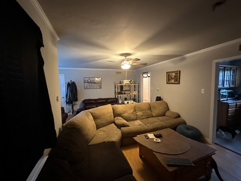 Building Photo - 10932 Dunaway Dr