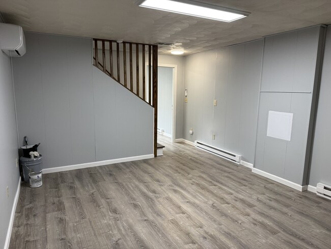 Building Photo - 104 Creekside Dr