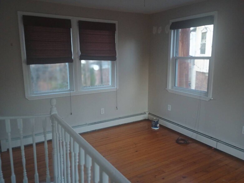 Building Photo - 501 W 21st St