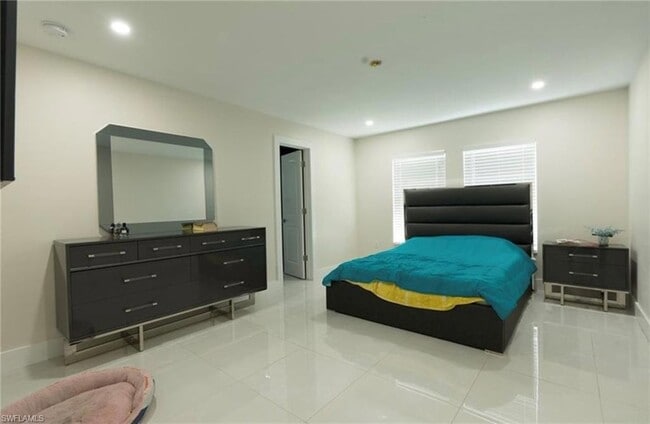 Building Photo - 261 Richmond Ave S