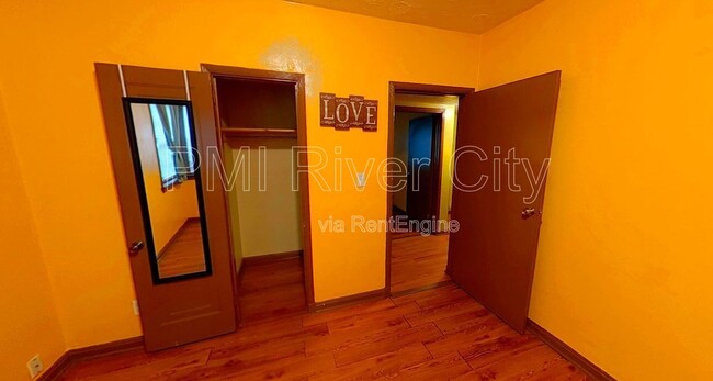 Building Photo - 237 E 21st St