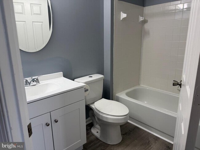 Building Photo - 30 Woodhollow Ct