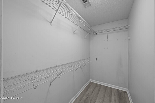 Building Photo - 335 Tall Pine Rd