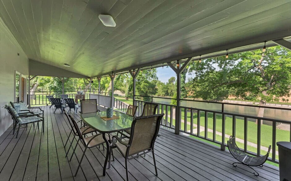 Building Photo - 302 Shangrila Ln