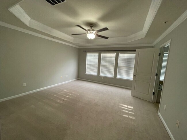 Building Photo - Midtowne