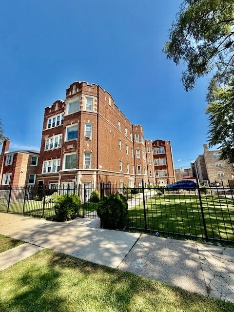Building Photo - 9213 S Laflin St