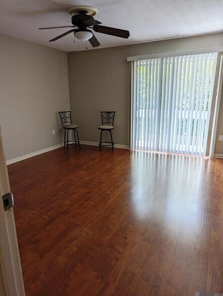 Building Photo - 2122 Stonehenge Ave