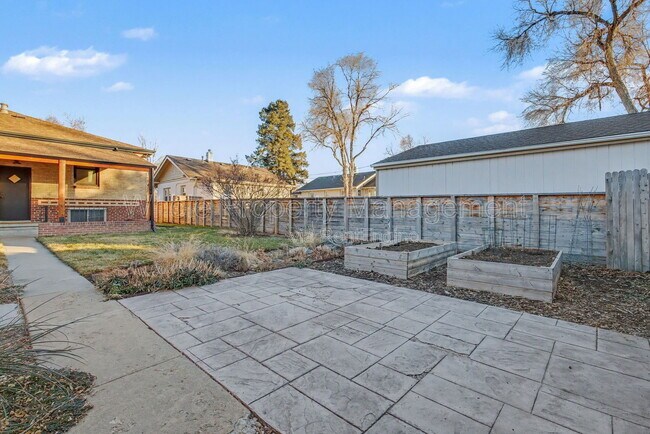 Building Photo - 3021 N Columbine St