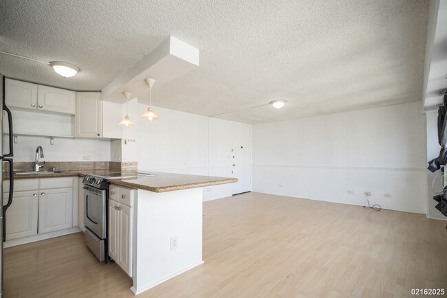 Building Photo - BEAUTIFULLY UPGRADED 1BR/1BA/1PKG WITH WRA...