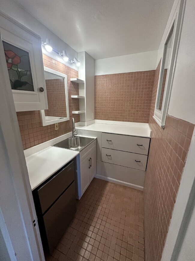 Building Photo - "Charming 1-Bedroom Studio on Berry Street – Cozy 450 Sq Ft in Lemon Grove!"