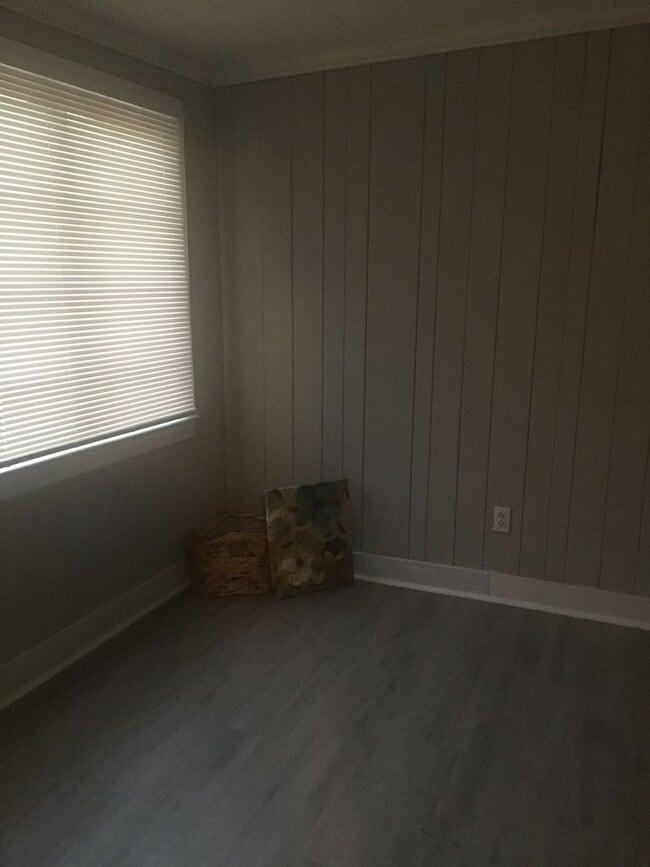 Building Photo - COMING SOON! 3 Bed House!!! Wooden floors!
