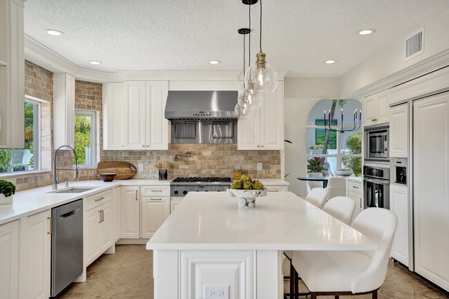 Building Photo - 923 Dogwood Dr