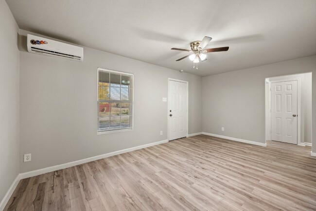 Building Photo - "Spacious 3-Bedroom Home in Fort Worth wit...