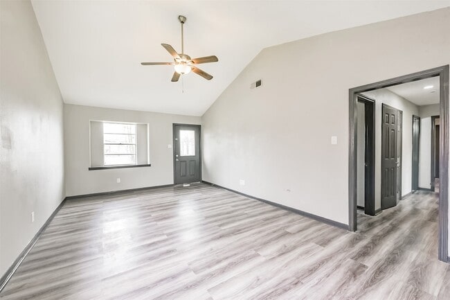 Building Photo - 2718 Summertime Dr