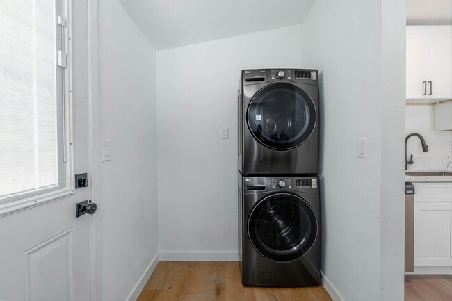 Building Photo - 3923 Delta St