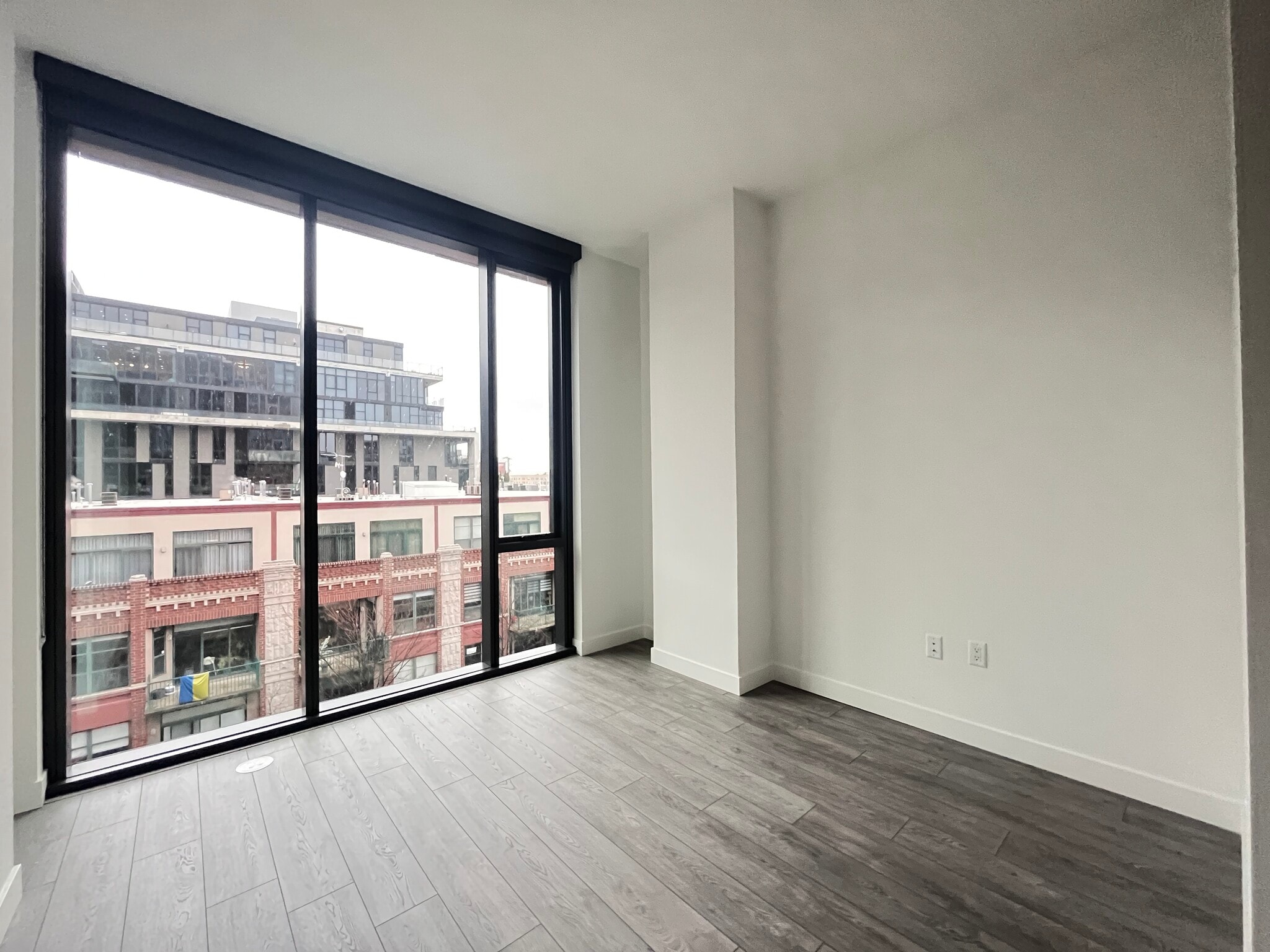 Building Photo - 841 W Monroe St