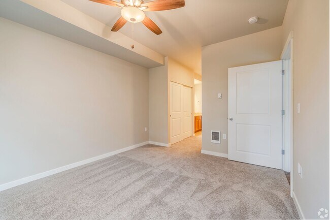 Building Photo - *** SIX WEEKS FREE RENT!!! *** This unit only with 12 month lease