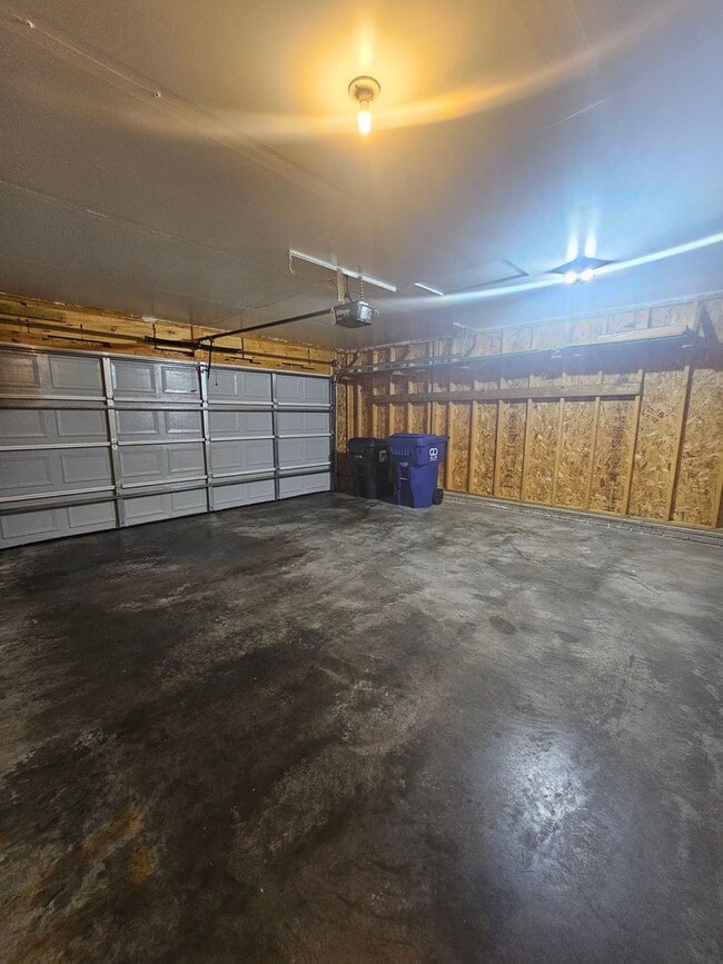 Building Photo - There is a $25 fee per application and eve...