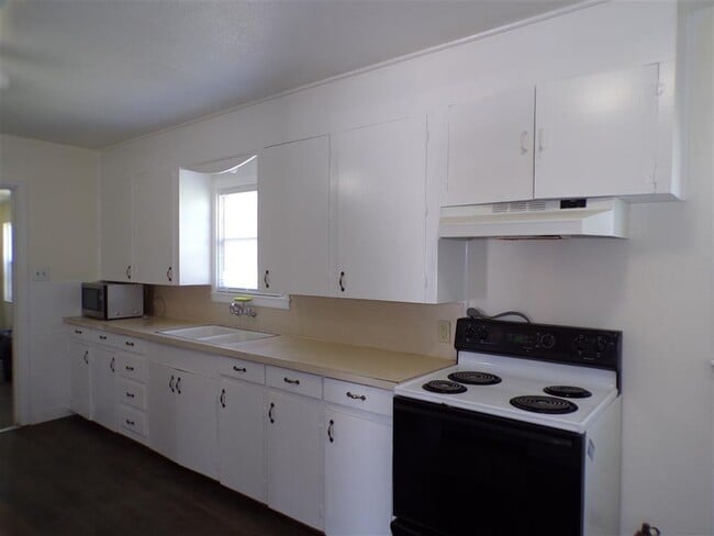 Building Photo - 1503 N Water St