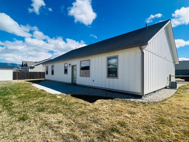 Building Photo - Newer Home - 3 Bedroom - 2 Bath - Corvallis