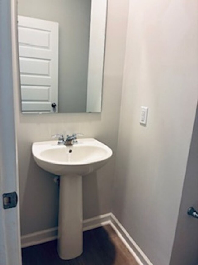 Building Photo - New 3 Bed/ 2.5 Bath Townhome Off Central A...