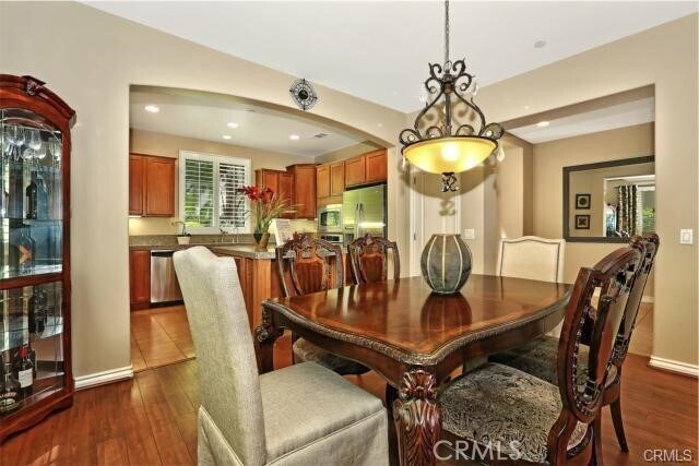 Building Photo - 87 Wonderland