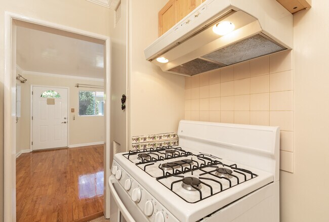 Building Photo - 2256 S Carmelina Ave