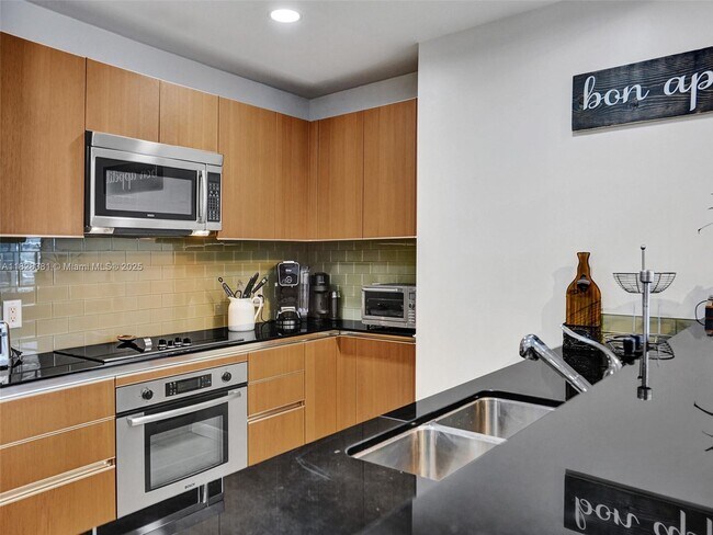 Building Photo - 1050 Brickell Ave