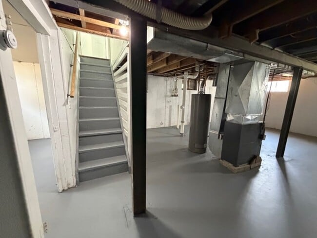 Building Photo - Lovely 3 Bedroom / 1 Bath for Rent - Section 8 Welcome