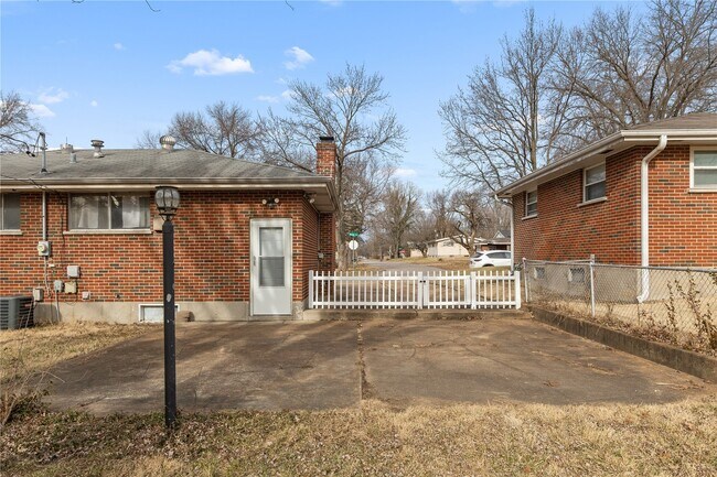 Building Photo - 1158 Reale Ave